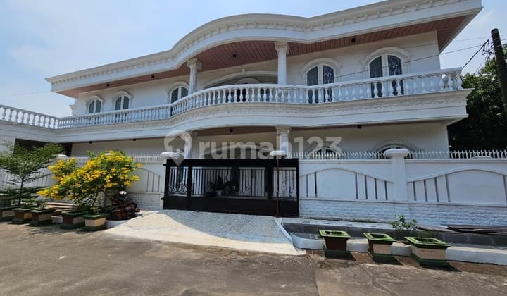 Rumah Mewah Hook Di Bulevar Hijau. Harapan Indah. Bekasi Rumah Bagus di Harapan Indah SHM