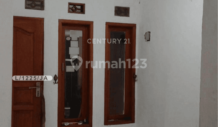 Siaop House, Comfortable and Strategic Location in Cipageran Cimahi