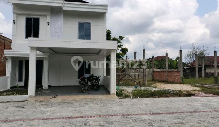 Rumah 2 Lantai Mewah Tengah Kota Lokasi Gobah