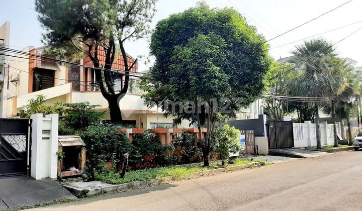 Spacious House Wide Road Taman Kedoya Baru Res, West Jakarta