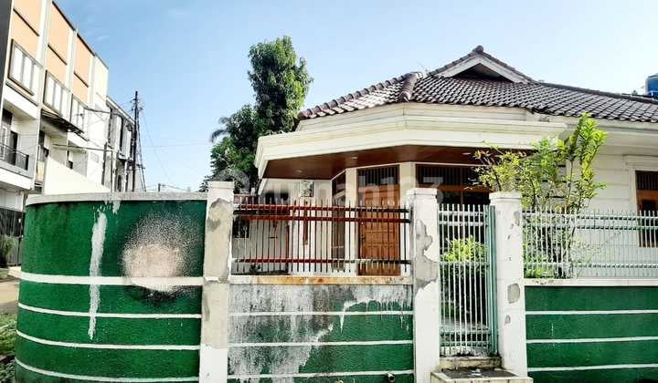 Rumah Hoek Bebas Banjir @ Taman Kedoya Baru Jakarta Barat