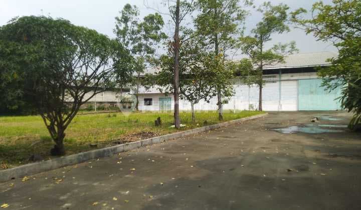 Gudang Siap Pakai di Jalan Raya Serang