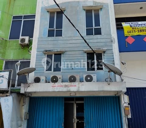 Ruko 3 Lantai Hadap Jalan Raya Panjang di Green Garden