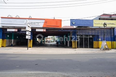 Ex Workshop Commercial Space at Simpang 5, Ciracas, Serang