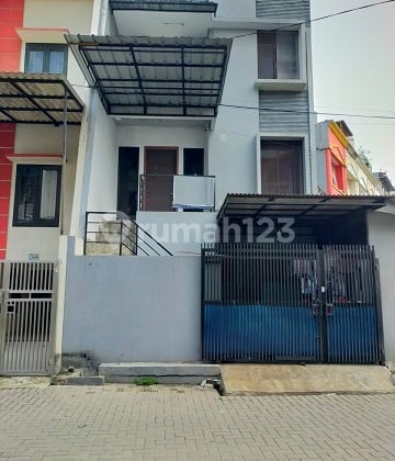 Rumah 3 Lantai di Perumahan Duta Square, Tubagus Angke