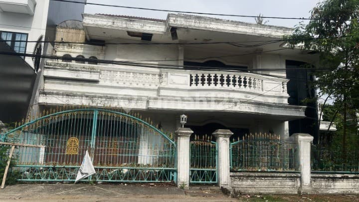 Rumah Hook 600 m2 di Green Garden