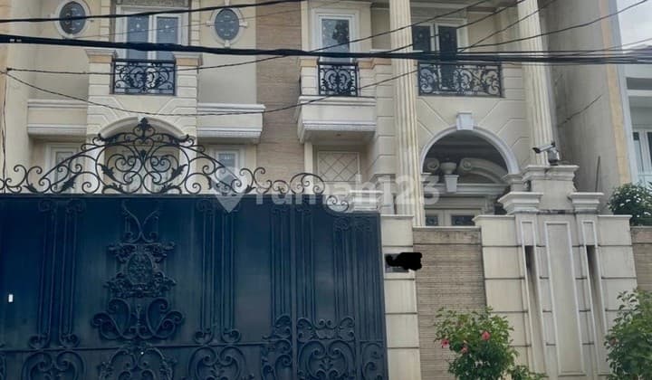 Rumah Bagus Semi Furnished SHM Green garden, Jakarta Barat kondisi siap huni