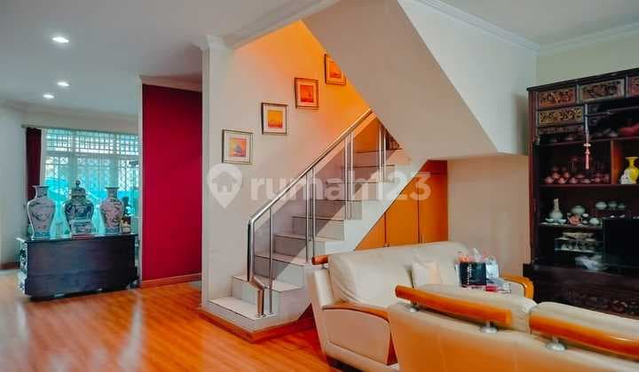 Rumah Bagus Semi Furnished SHM di Sunrise Garden, Jakarta Barat