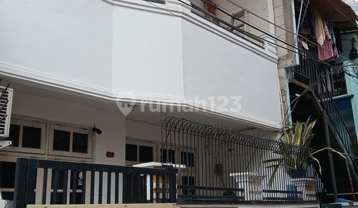 Rumah 2,5 lantai di Tanjung Duren Utara,dekat dengan Central Park