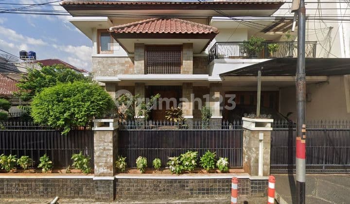 Rumah bagus 2 lantai ,Hook ,di Tomang Jakarta Barat