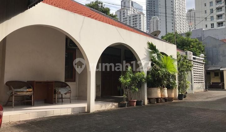 Jual cepat rumah 2 lantai di Tanjung Duren Timur ,cocok untuk usaha kost - kostan