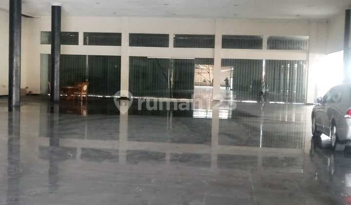 Bangunan Ex Show Room,Harga Dibawah NJOP,dekat pintu Tol Ancol