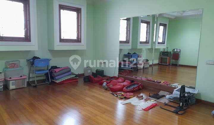 Dijual Harga Miring di Bawah Pasar!!! Rumah Mewah Cantik di Hook Permata Buana SHM Garasi Muat Banyak Mobil! SHM Hubungi Kami Secepatnya!