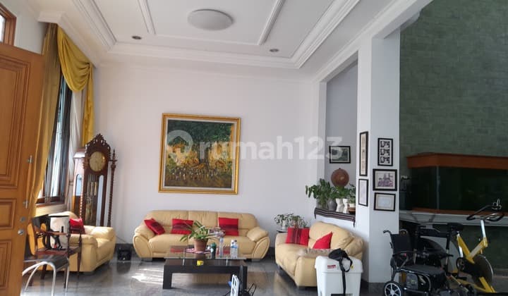 Dijual Harga Miring di Bawah Pasar!!! Rumah Mewah Cantik di Hook Permata Buana SHM Garasi Muat Banyak Mobil! SHM Hubungi Kami Secepatnya!