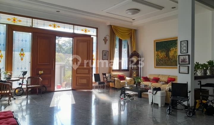 Dijual Harga Miring di Bawah Pasar!!! Rumah Mewah Cantik di Hook Permata Buana SHM Garasi Muat Banyak Mobil! SHM Hubungi Kami Secepatnya!