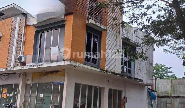 2.5-Story Shophouse Near Residential and Warehouse Area in Biz Link Tigaraksa