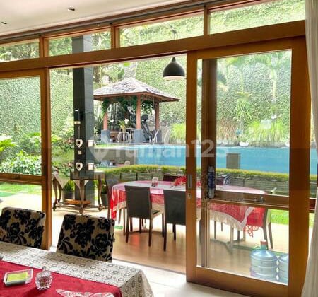 Rumah Lux Dengan Kolam Renang, Setraduta Bandung