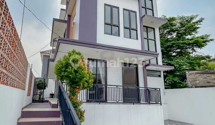 Rumah untuk Usaha Baru 3 Lantai Dekat Pintu Toll Meruya