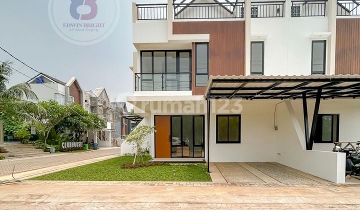 Rumah Baru Hoek Fasilitas Clubhouse Dekat MRT Lebak Bulus Jakarta