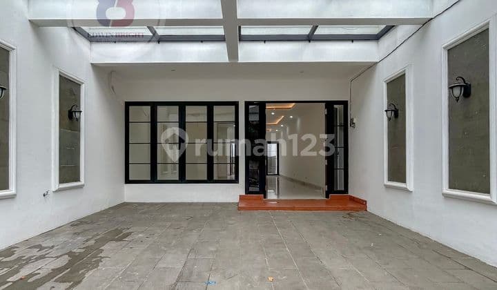 Rumah Baru Dengan Kolam Renang Dekat Pondok Indah Jakarta Selatan