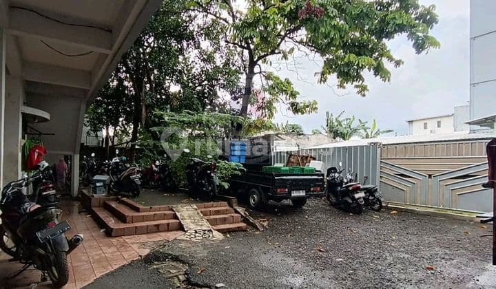 Bangunan Lama Hitung Tanah Pinggir Jalan Raya Joglo Jakarta Barat