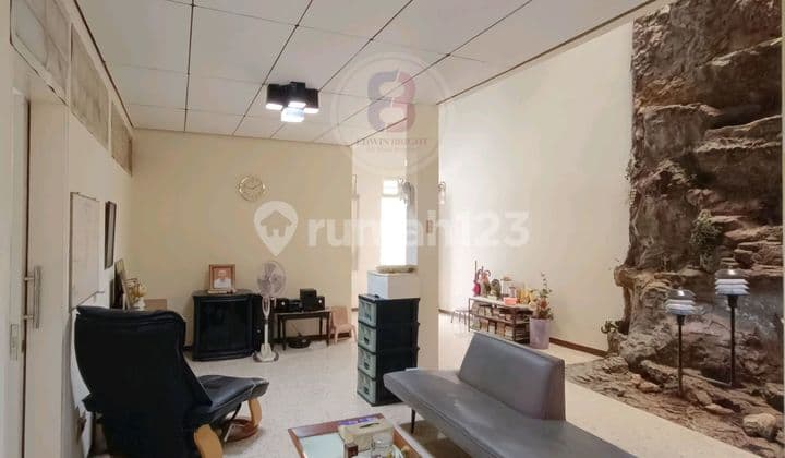 Rumah Lama Murah Lokasi Strategis di Pejompongan Jakarta Pusat