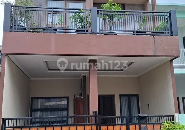 Rn Dijual Rumah 2 Lantai Bagus di Graha Adena Tangerang Selatan