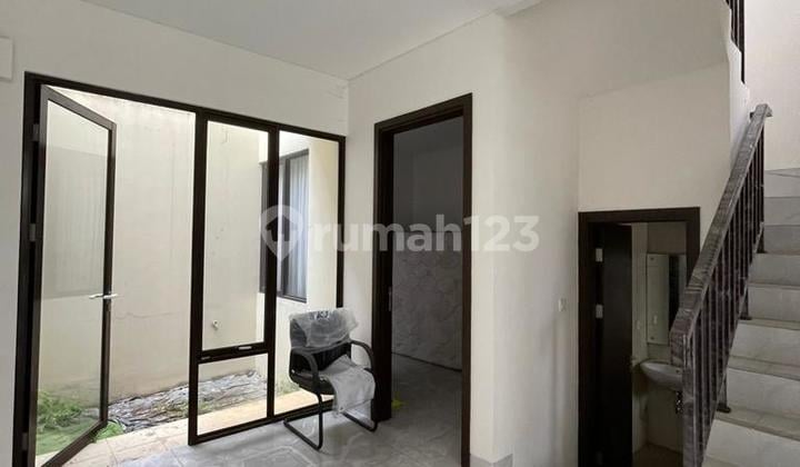 Rumah Bagus di Lavon Swancity Cluster Enchanta 3 Suvarna Sutera Tangerang. LT 77 M2. LB 144M2. Lokasi Strategis