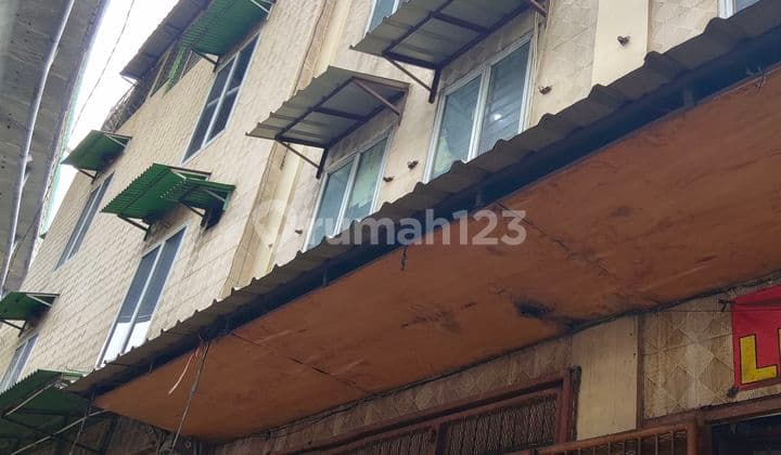 Ruko 3½ Lantai Di Kebayoran Lama , Dekat Pasar Kebayoran Lama, Jakarta Selatan Hadap Barat Daya. Lokasi Sangat Strategis