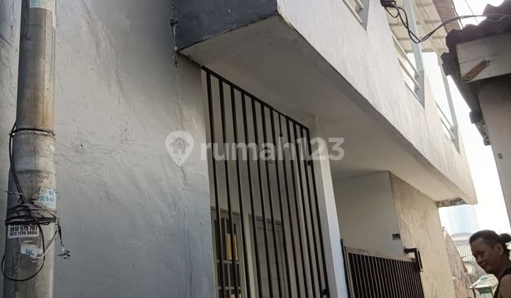 Suitable for Investors..For Sale Boarding House in Sunrise Garden Area, Kedoya, West Jakarta. Land 75m2. 10 Bedrooms. 11 Bathrooms. 2 Floors.