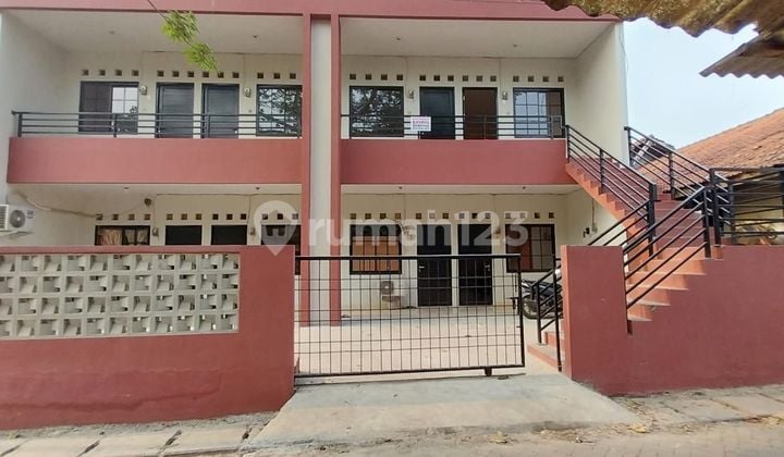 Rumah Kontrakan 2 Lantai, 8 Pintu, Rp. 1.8M (nego)