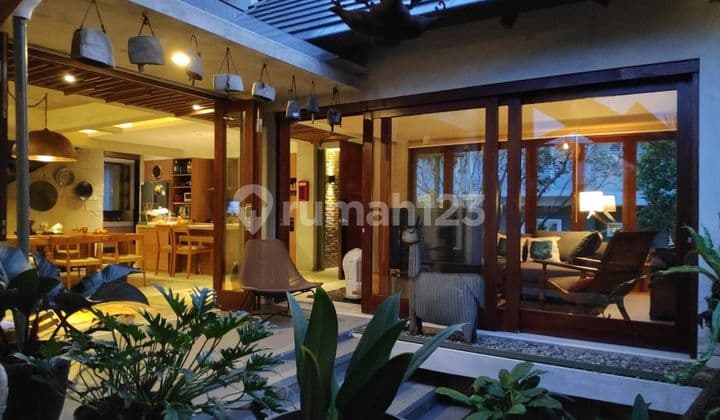 Rumah Bagus 3 Lantai Gaya Villa Strategis, Sutera Harmoni Alam Sutera