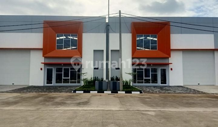 Gudang di Jalan industri Cimareme kecamatan Padalarang kabupaten Bandung Barat