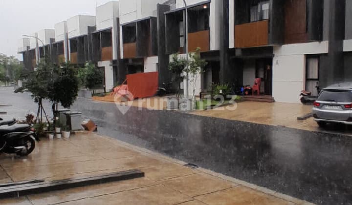 For Immediate Rent: House in Summarecon Crown Gading SCG, Bekasi