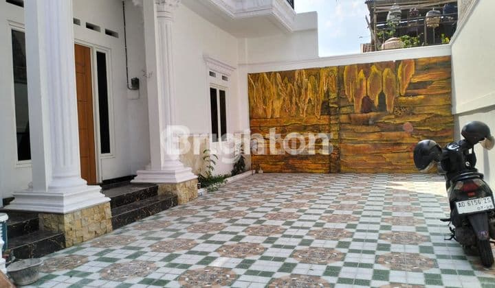 RUMAH MODERN CLASIC KOLAM RENANG MURAH DEKAT MANAHAN