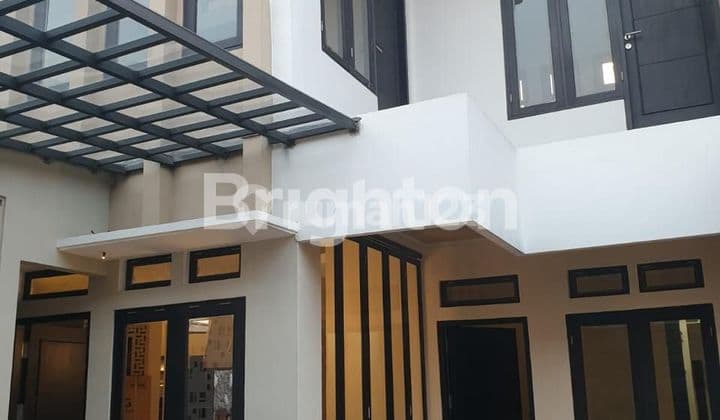 RUMAH MEWAH KOLAM RENANG MAMAHAN