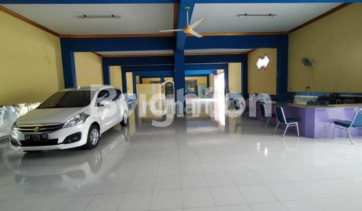 RUKO + HOUSE IN SUMBER WITH A VERY STRATEGIC LOCATION ON THE MAIN ROAD