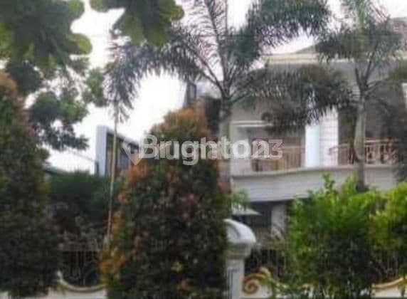 RUMAH MEWAH KOLAM RENANG MANAHAN