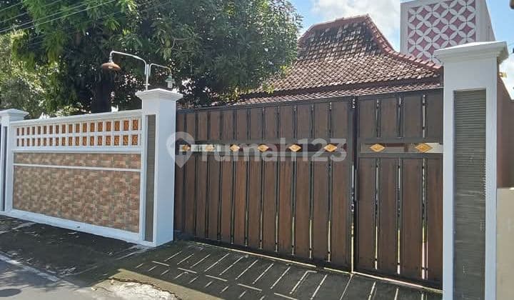 Rumah Joglo Dekat Kampus Ums dan Bandara