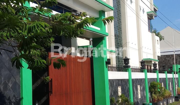 RUMAH MINIMALIS KOLAM RENANG HANYA MENIT KEMANAHAN