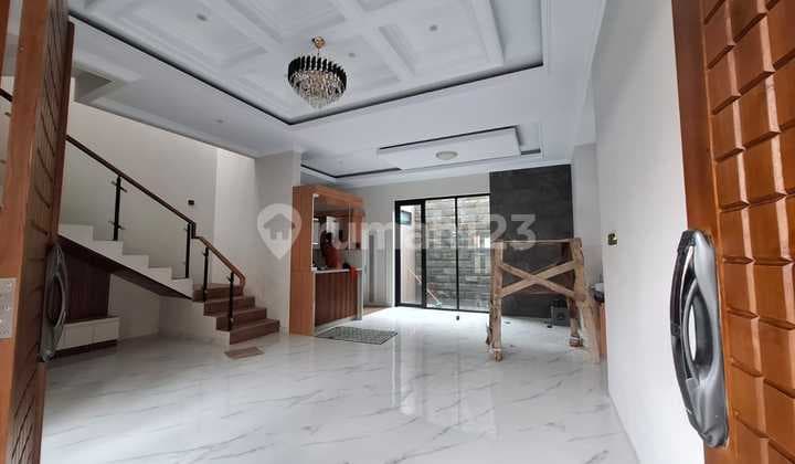 Rumah Baru Mewah Minimalis Elegan Manahan