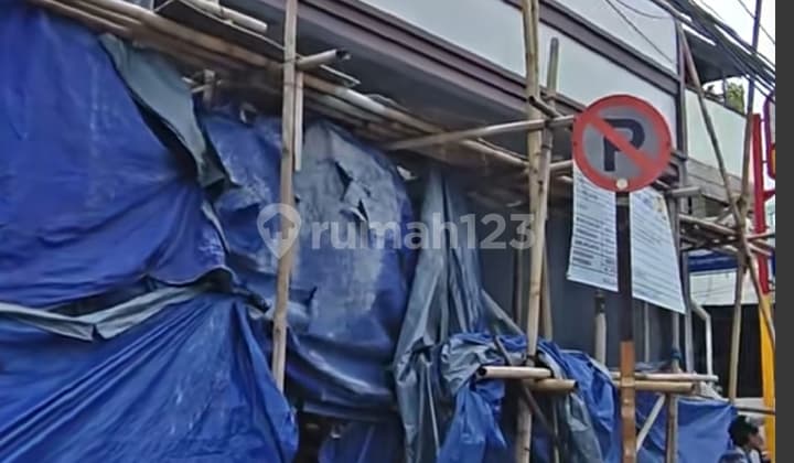 Rumah Baru Pinggir Jalan Jakarta Pusat Strategis