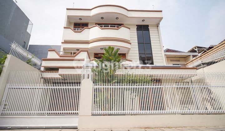 HOUSE IN GAJAH MADA, BEAUTIFUL, TIDY, READY TO OCCUPY.