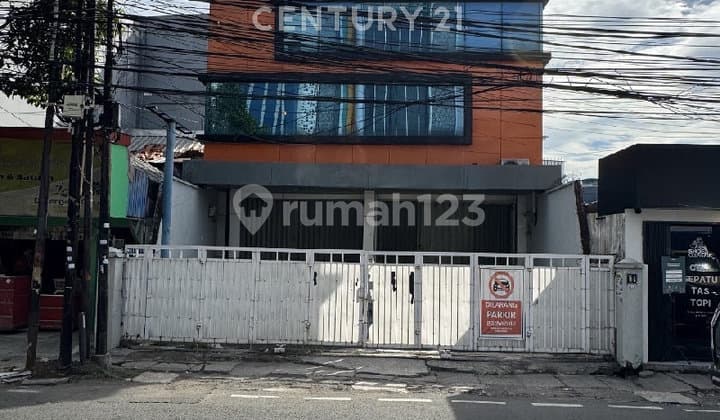 Attached Shophouse in Utan Kayu suitable for Office or Business.
