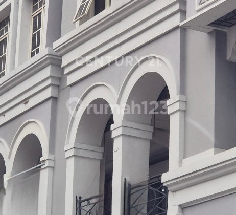 2 Ruko Gandeng Di MOI Strategis Dan Bagus 2 Ruko Gandeng Di MOI Strategis Dan Bagus