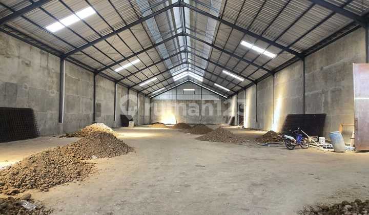 Yellow Zone Warehouse Location: Kartasura, Sukoharjo Area: 2100m²