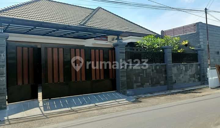 Rumah Mewah Full Furnished di Pusat Kota Lokasi Banjarsari,Solo Luas 359M2