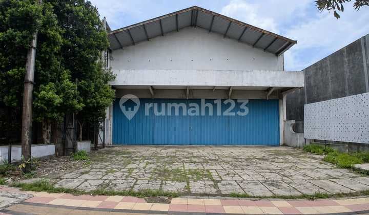 Ruko Strategis Kawasan Bisnis Lokasi Karanganyar Luas 637M2