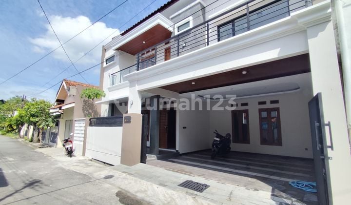 Rumah Mewah di Pusat Kota Lokasi Strategis Banjarsari,Solo Luas 137M2