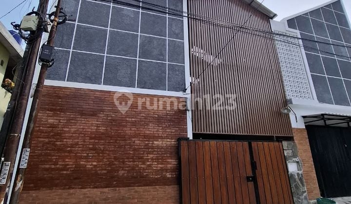 Kost Putri Exclusive Lokasi Strategis Laweyan,Solo Luas 210M2